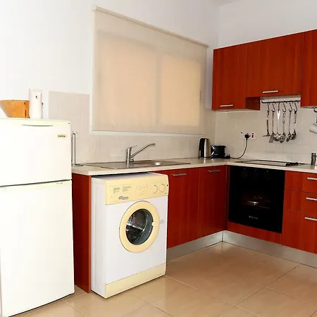 Penelopi Court 102 Appartement