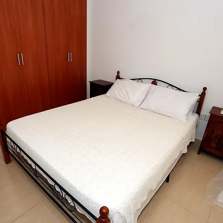 Διαμέρισμα Penelope Court 102 *