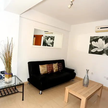 Penelope Court 102 Διαμέρισμα