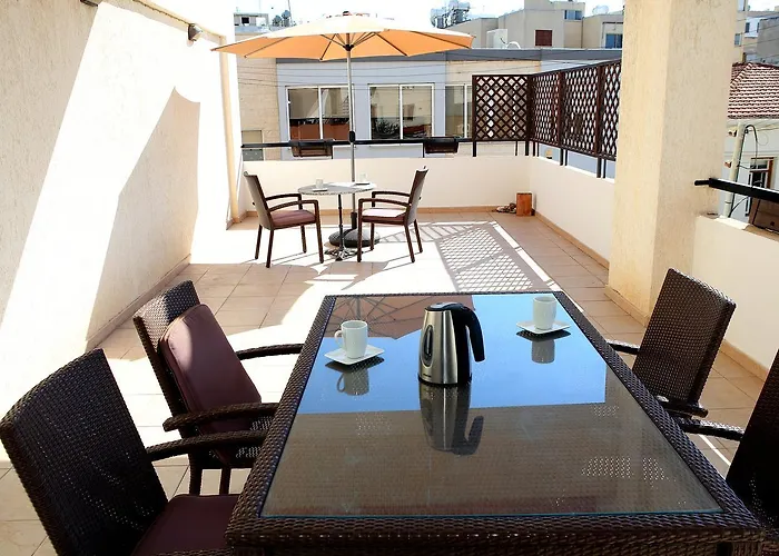 Penelopi Court 102 Appartement