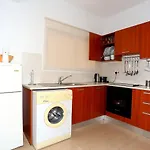 Apartament Penelope Court 102 *