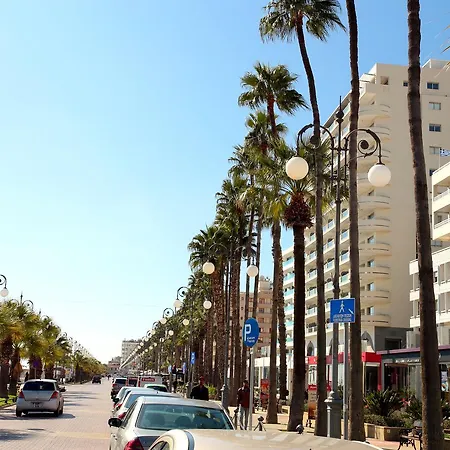 Penelope Court 102 Апартаменти *