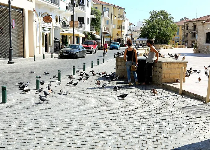 Penelope Court 102 Апартаменти