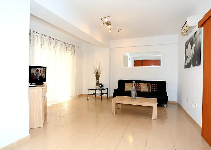 Penelope Court 102 Апартаменти