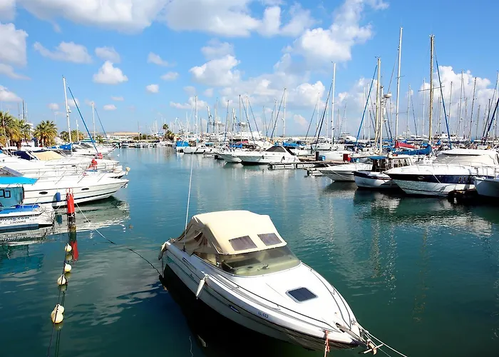 Апартаменти Penelope Court 102 *