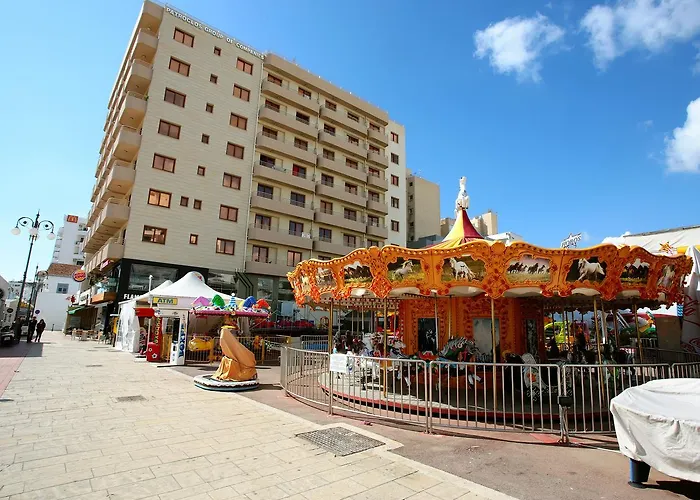 Апартаменти Penelope Court 102